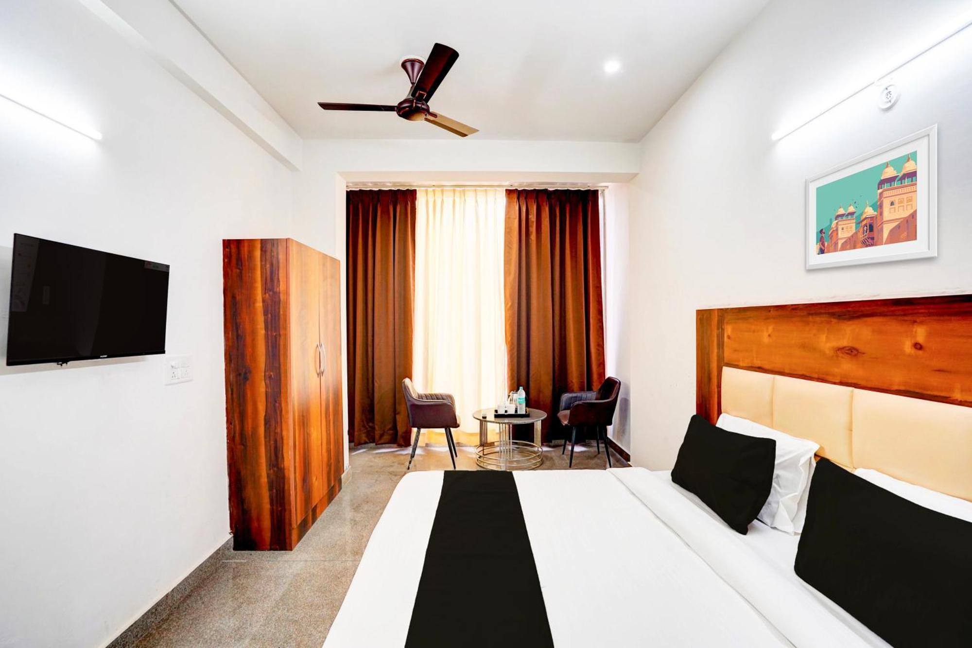 Collection O Apple Tree Hotel Noida Ngoại thất bức ảnh