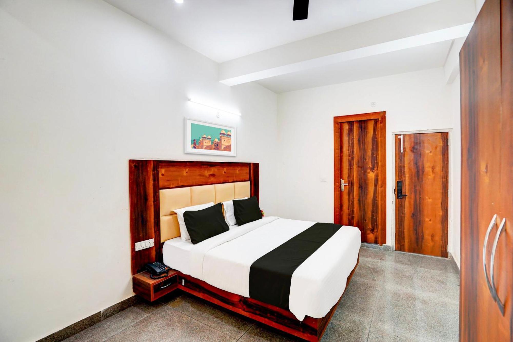 Collection O Apple Tree Hotel Noida Ngoại thất bức ảnh