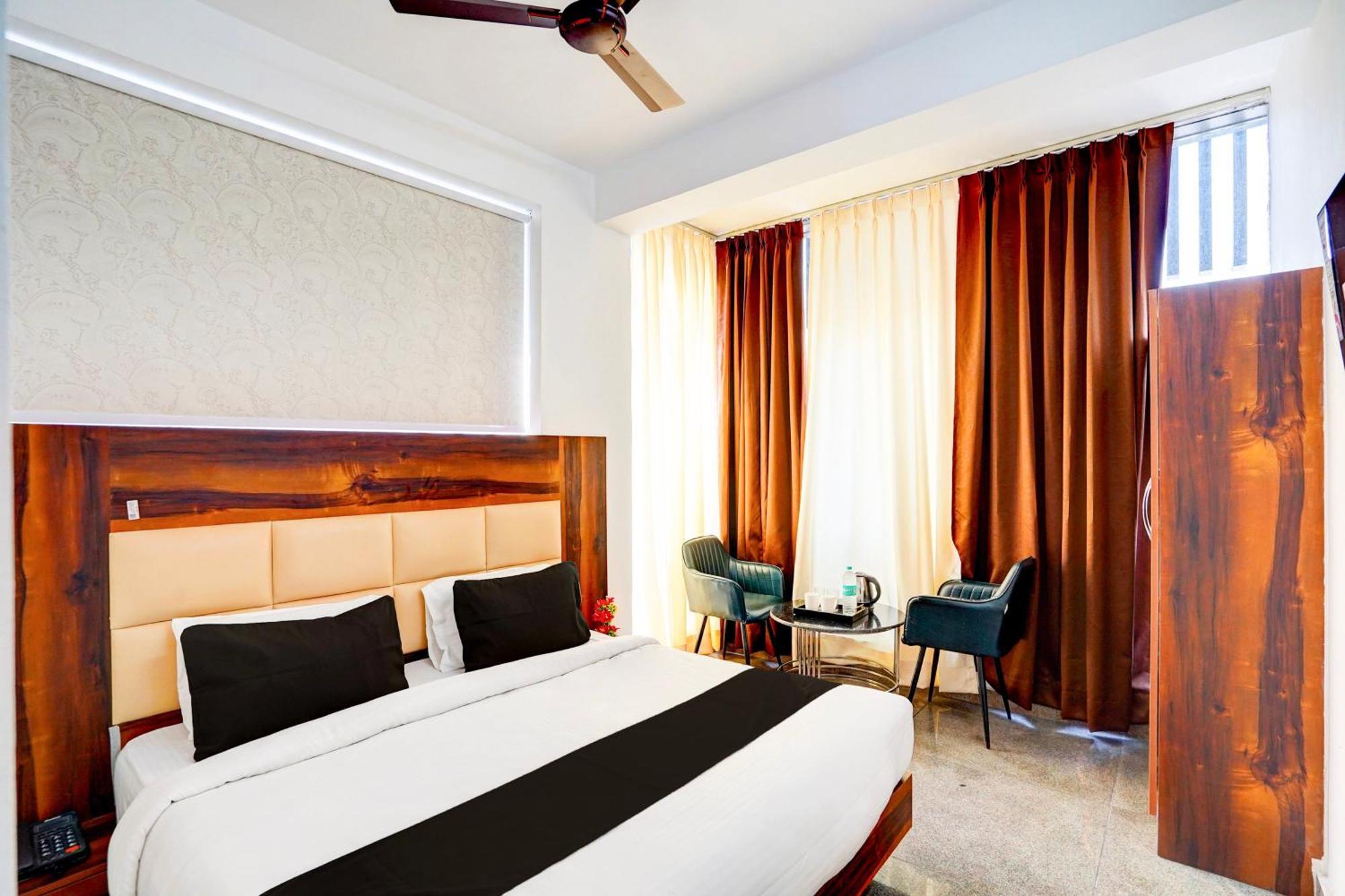 Collection O Apple Tree Hotel Noida Ngoại thất bức ảnh