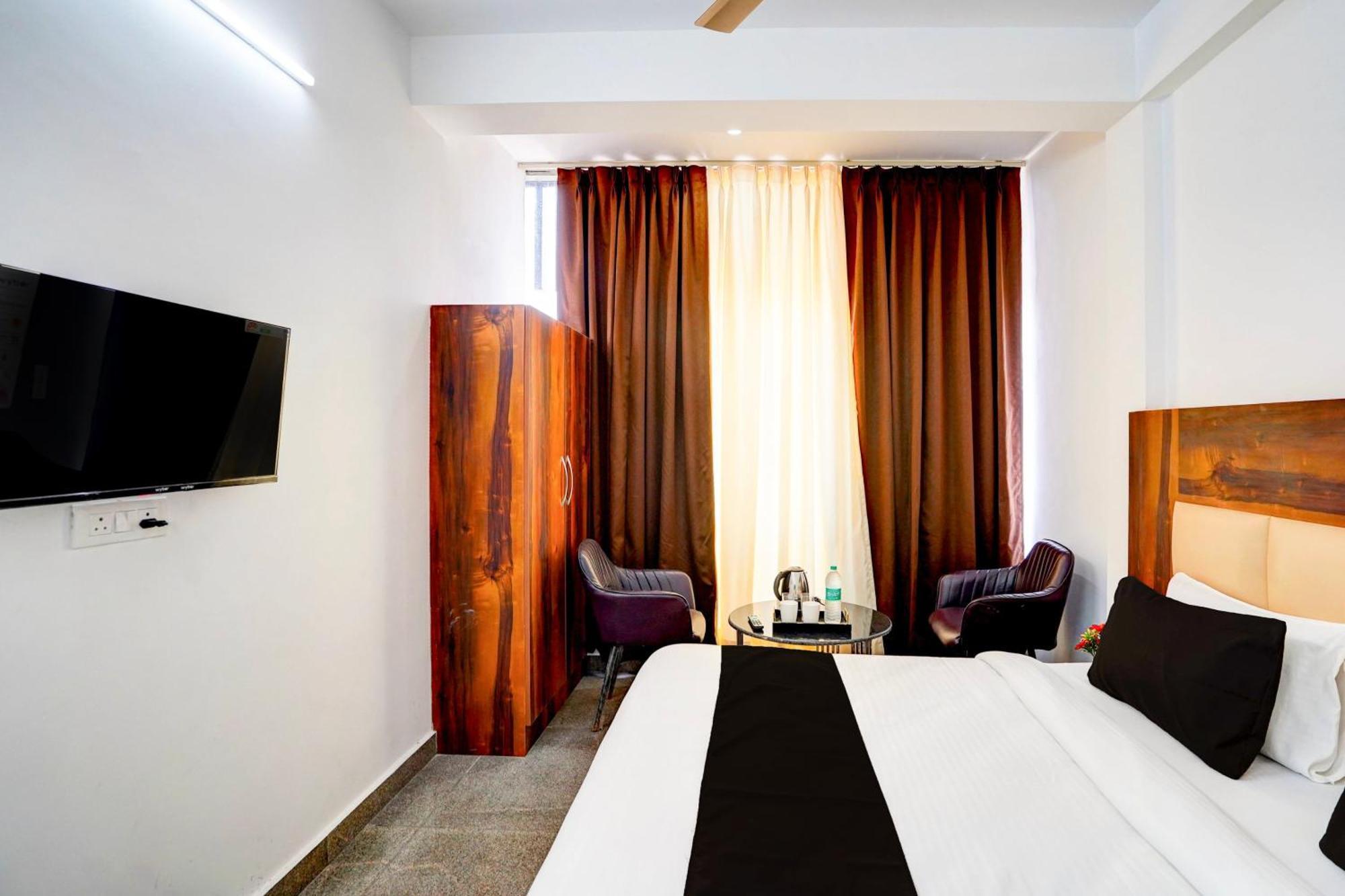 Collection O Apple Tree Hotel Noida Ngoại thất bức ảnh
