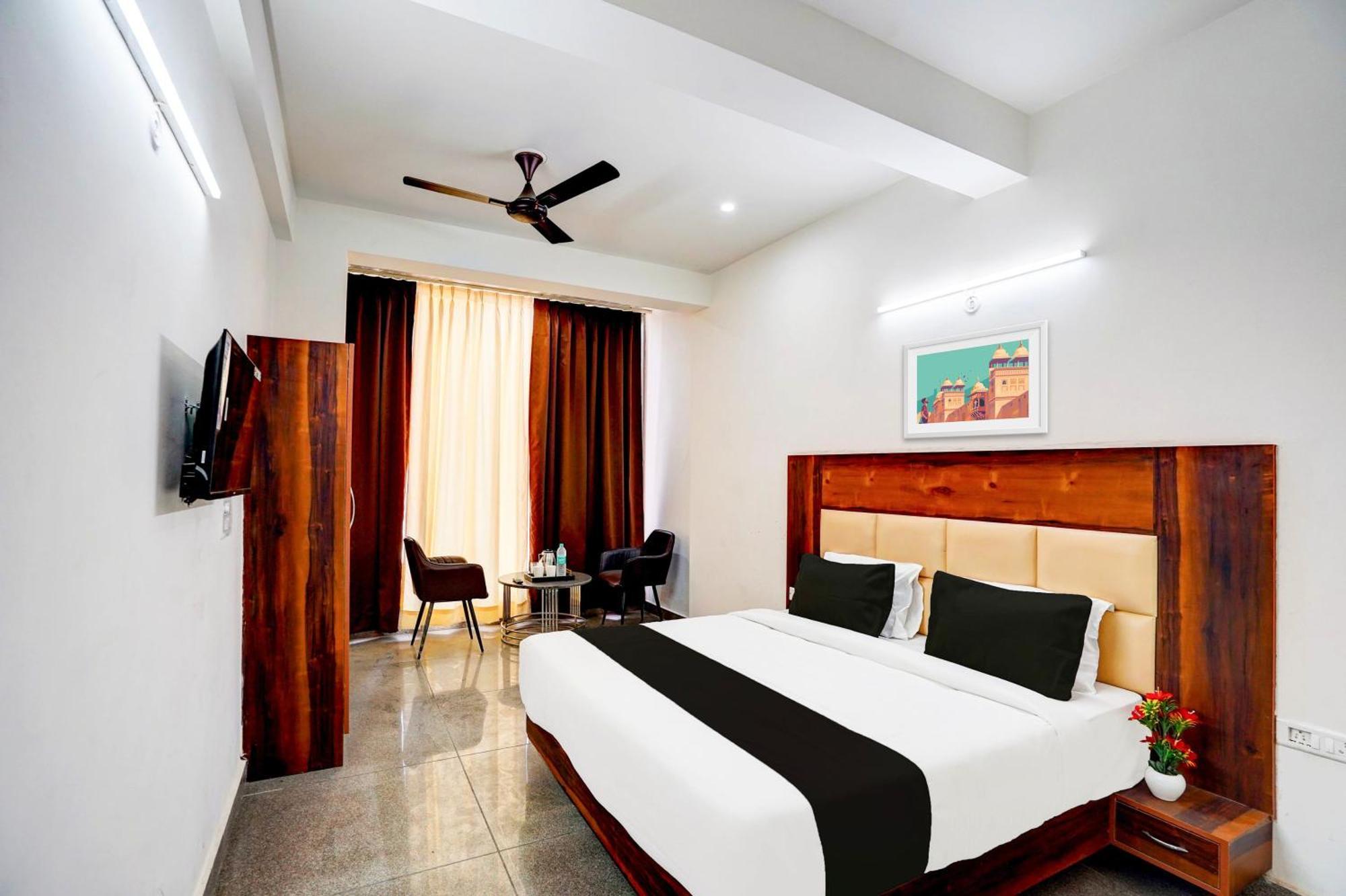 Collection O Apple Tree Hotel Noida Ngoại thất bức ảnh